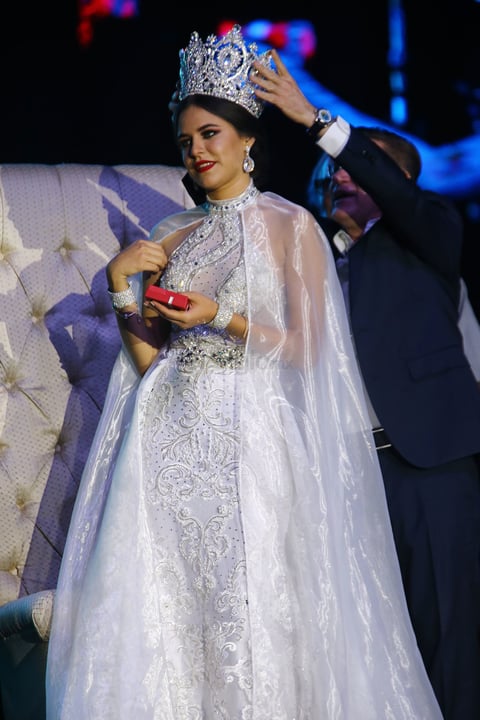 Rachel I es coronada como reina de la Fenadu