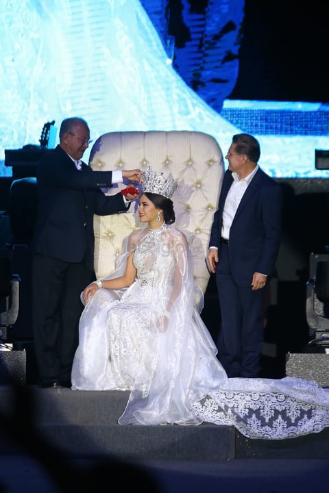 Rachel I es coronada como reina de la Fenadu