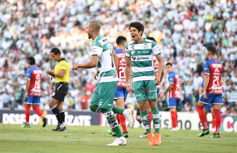 Santos se impone en casa a Chivas en la jornada 1