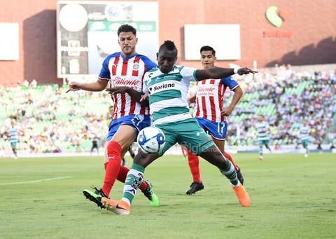Santos se impone en casa a Chivas en la jornada 1