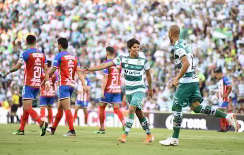 Santos se impone en casa a Chivas en la jornada 1
