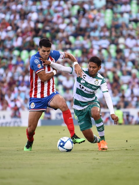 Santos se impone en casa a Chivas en la jornada 1