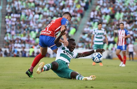 Santos se impone en casa a Chivas en la jornada 1