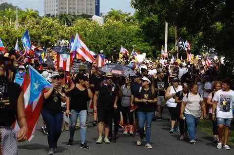 Exigen la renuncia del gobernador de la isla, Ricardo Rosselló.