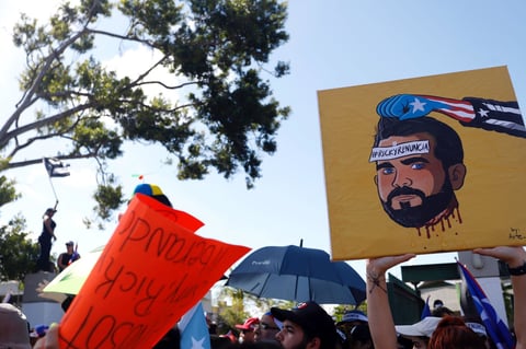Reclaman la dimisión del gobernador.
