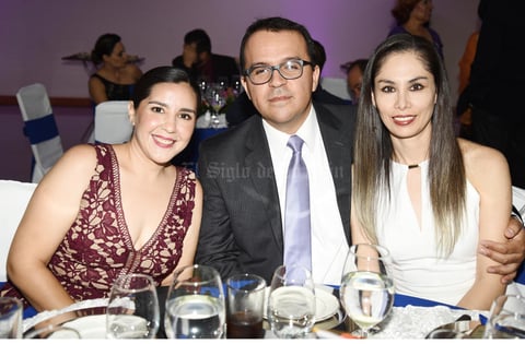 Karina Landeros, Eduardo Atilano y Dora Treviño