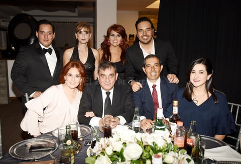 Manlio Jr., Sandy, Luis Alfonso, Bety, Manlio, Héctor, Linda y Silvia