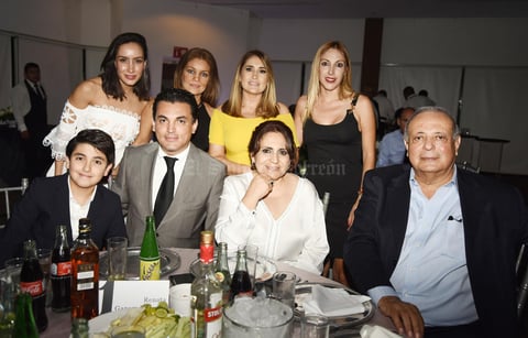 Salvador Ganem y familia