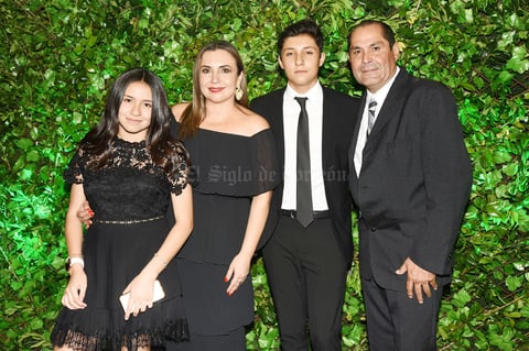 Valeria, Ana Lucía, Jaime y Jaime Villalobos