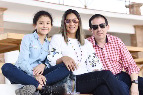 Ivonne, Ximena y Carlos