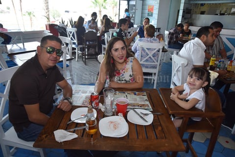 23072019 DISFRUTAN EN FAMILIA.  Ricardo, Mayra y Fernanda.
