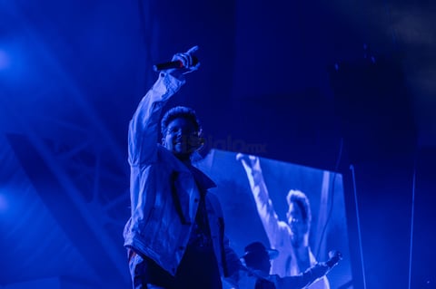 Tras la pausa se dio una batalla de rap entre los músicos, justo antes de 'Báilame despacio'.