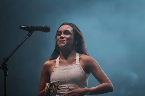 'La excepción' fue el tema con que abrieron el concierto y la respuesta, de una Velaria abarrotada, no se hizo esperar.