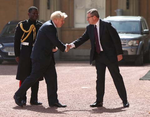 Acudió al palacio de Buckingham, en Londres, para su nombramiento.