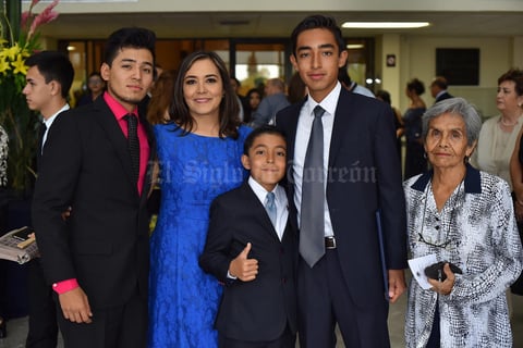 24072019 CEREMONIA DE GRADUACIóN.  Hugo, Estela, Alfredo, Marcelo y Elvira.