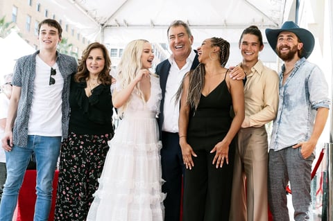 Kenny Ortega recibe su estrella en el Paseo de la Fama de Hollywood