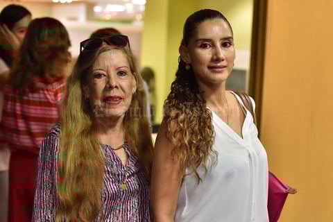 26072019 EN SU CLASE DE COCINA.  Lidia y Sofía.