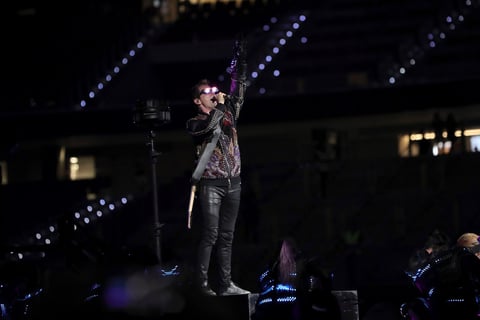 El carisma de Bellamy sobre el escenario es tal que obliga a imaginar lo que haría hoy día Bono (U2) con 20 años menos.
