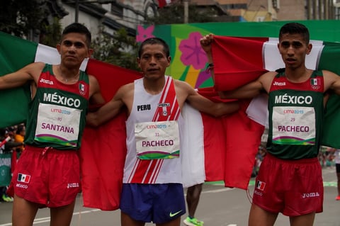 Los mexicanos José Luis Santana y Juan Joel Pacheco conquistaron las medallas de plata y bronce, respectivamente, en la prueba de maratón de los Juegos Panamericanos Lima 2019, en donde el anfitrión hizo una espectacular fuga para atrapar la de oro.