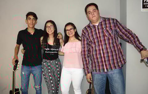 29072019 ENTRE AMIGOS.  José Reyes, Arleth García, Andrés Estrada y Carlos David.