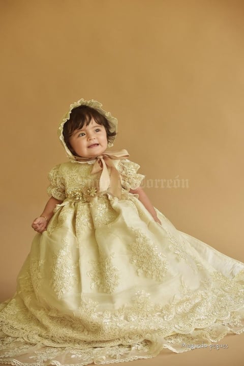 28072019 Isabella Vivas Rosas celebró su bautismo el seis de julio a la edad de 1 año, en todo momento estuvo en compañía de sus padres, Maribel Rosas Acosta y Mauricio Alexander Vivas Verástegui.- Maqueda Peques