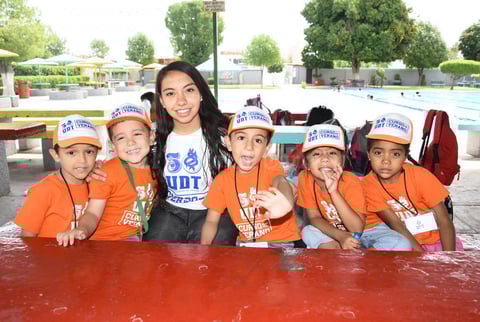 29072019 La instructora con Daniel, Daniela, Mateo, Natalia y Sonia.