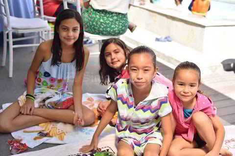 29072019 UN REFRESCANTE CHAPUZóN.  Sofía, Bárbara, Mónica y Victoria.