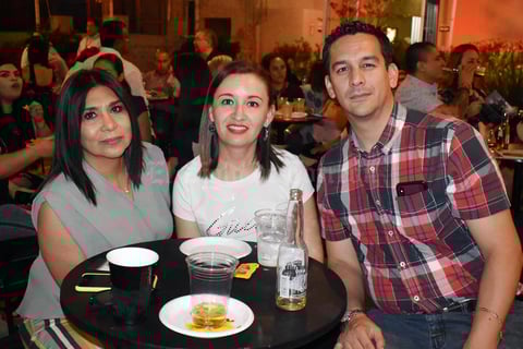 30072019 POSAN PARA LA CáMARA.  Paty, Paola y Rogelio.