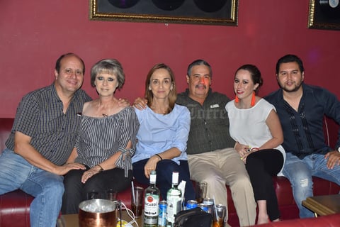 31072019 TRIBUTO A EMMANUEL Y MIJARES.  Raúl, Maru, Ana cris, Fernando, Mariana y Luis.