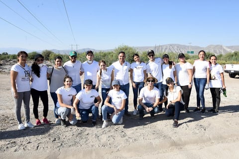 31072019 MEJORAN SU ENTORNO.  Laguneros emprendedores participaron en campaña de limpieza.
