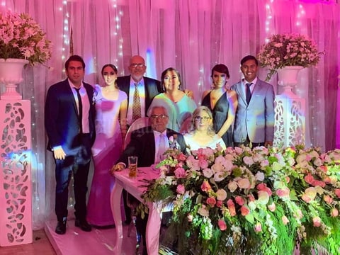 01082019 CELEBRACIóN DE ANIVERSARIO.  Ricardo, Érika, Ricardo, Dorina, Elsa y Fernando acompañando a Lupita y Tomás en su aniversario 35 de su matrimonio.