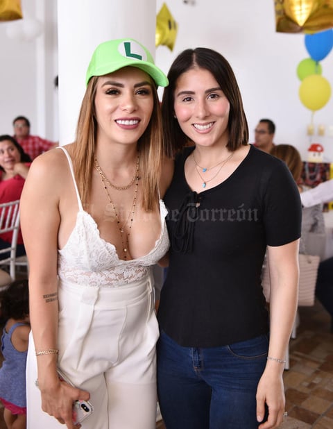 02082019 FIESTA SORPRESA.  Aline Torres y Leticia Reynoso.