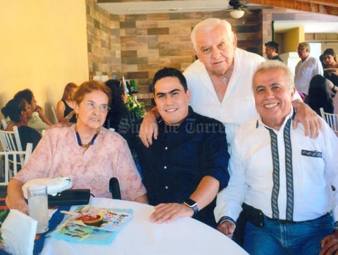 02082019 CELABRACIóN FAMILIAR.  En el bautizo de Carol José, se encontraban María del Rosario de Rivera, bisabuelita de la festejada; y sus tíos, Roberto, Jorge y Roberto Rivera.