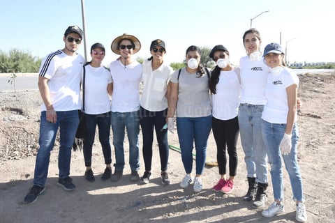 02082019 CAMPAñA DE LIMPIEZA.  Alejandro, Ani, Toño, Alana, Rosa, Cristina, Zayra y Salma.