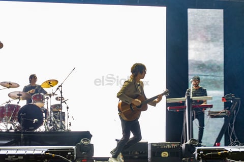 Hablar de Siddhartha es hablar de uno de los máximos exponentes actuales del género indie en el país. Su música ha encontrado inspiración en el Caribe mexicano, en la muerte, la eternidad y más elementos que el cantautor tapatío capturó en cuatro álbumes de estudio y otras tantas historias que anoche compartió con los duranguenses.