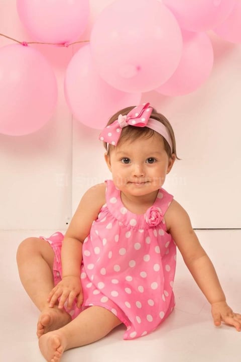 03082019 LINDA POSTAL.  Renata Loredo Gaspar posando en su sesión de primer año.