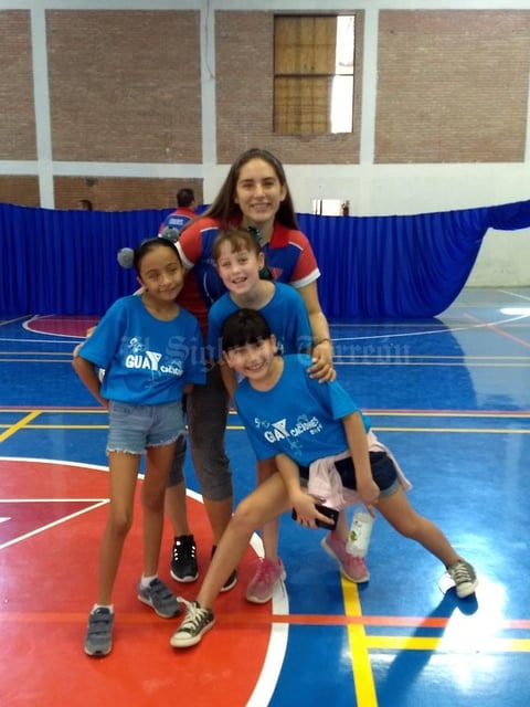 05082019 CLAUSURA DE CURSO DE VERANO.  Laura con Karla Sofía, Ainhoa y Carol.