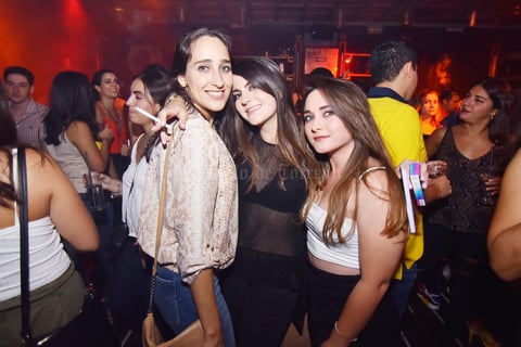 Ariana, Sady y Gina