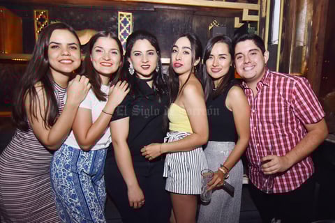Marlen, Irlanda, Mariana, Itzel, Thelma y Luis