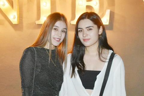 Elizabeth y Jas.