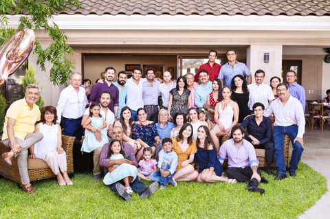 Acompañado de toda sus familia.