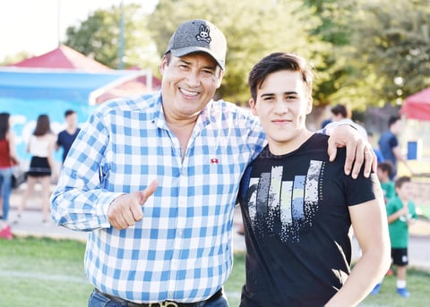 Eduardo Borrego con su hijo Alan Borrego.