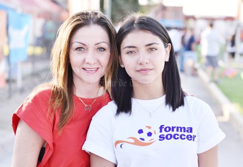 Lili Quiñoes y Melissa Aranda.