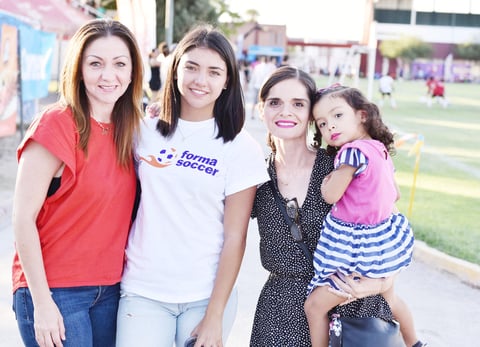 Lili Quiñones, Melissa Aranda ,Ana Becerra y Melissa Campa.