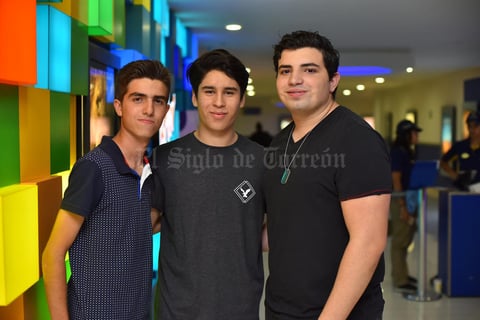 07082019 EN EL CINE.  Ernesto, Miguel y Luis.