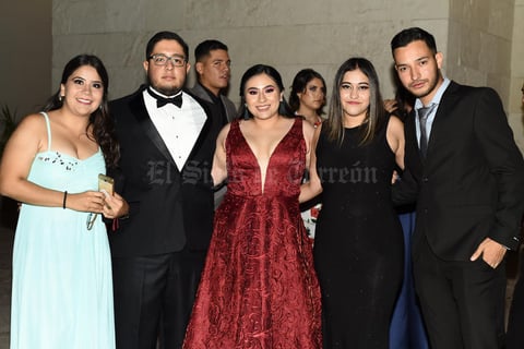 07082019 NOCHE DE GRADUACIóN.  Julieta, Daniel, Itzel, Ale y Eduardo.