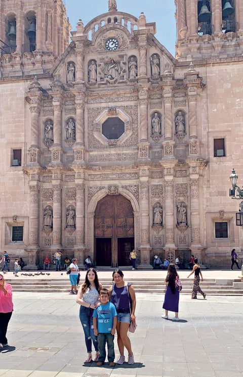 07082019 DE VISITA EN CHIHUAHUA.  Alexa, Kendra y Ángel.
