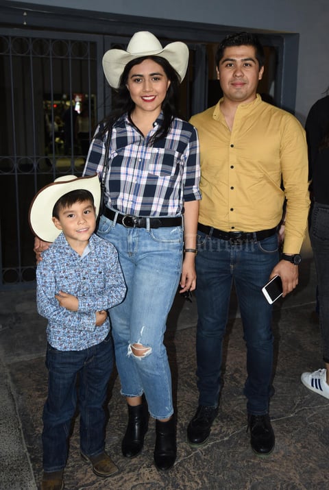 07082019 Santi, Carolina y Mario.