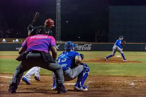 Acereros se fue adelante en la misma primera entrada, con rally de tres carreras. Bruce Maxwell empujó dos con doblete al izquierdo, y la otra César Tapia con hit al medio.