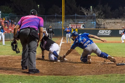 Carlos Muñoz anotó una para de los de casa en el cierre de la cuarta, con error del segunda base a batazo de Jesús Loya. Francisco Peguero empujó una más para la visita en la quinta, con batazo de bola ocupada.
